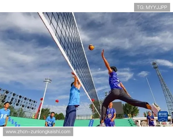 鄂托克前旗开展排球进校园活动，前国手李颖指导青少年训练