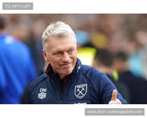 西汉姆联球迷远征布莱顿 客场助威声势不减